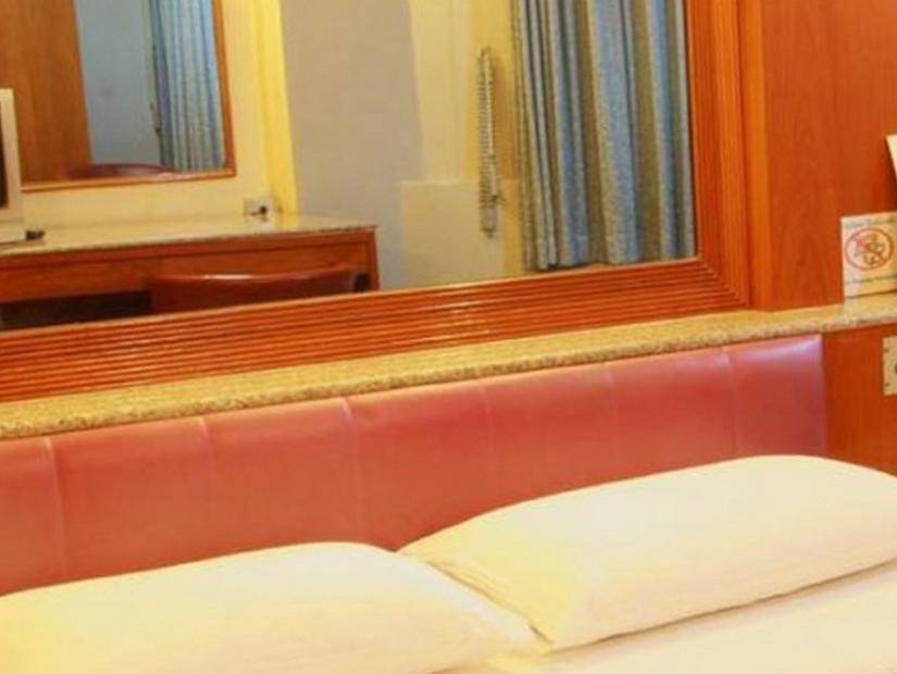 Pradipat Hotel Бангкок Экстерьер фото
